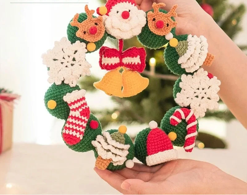 Kit crochet poupée & couronne de Noël